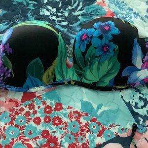 Victoria’s Secret swimsuit top bombshell size 34C